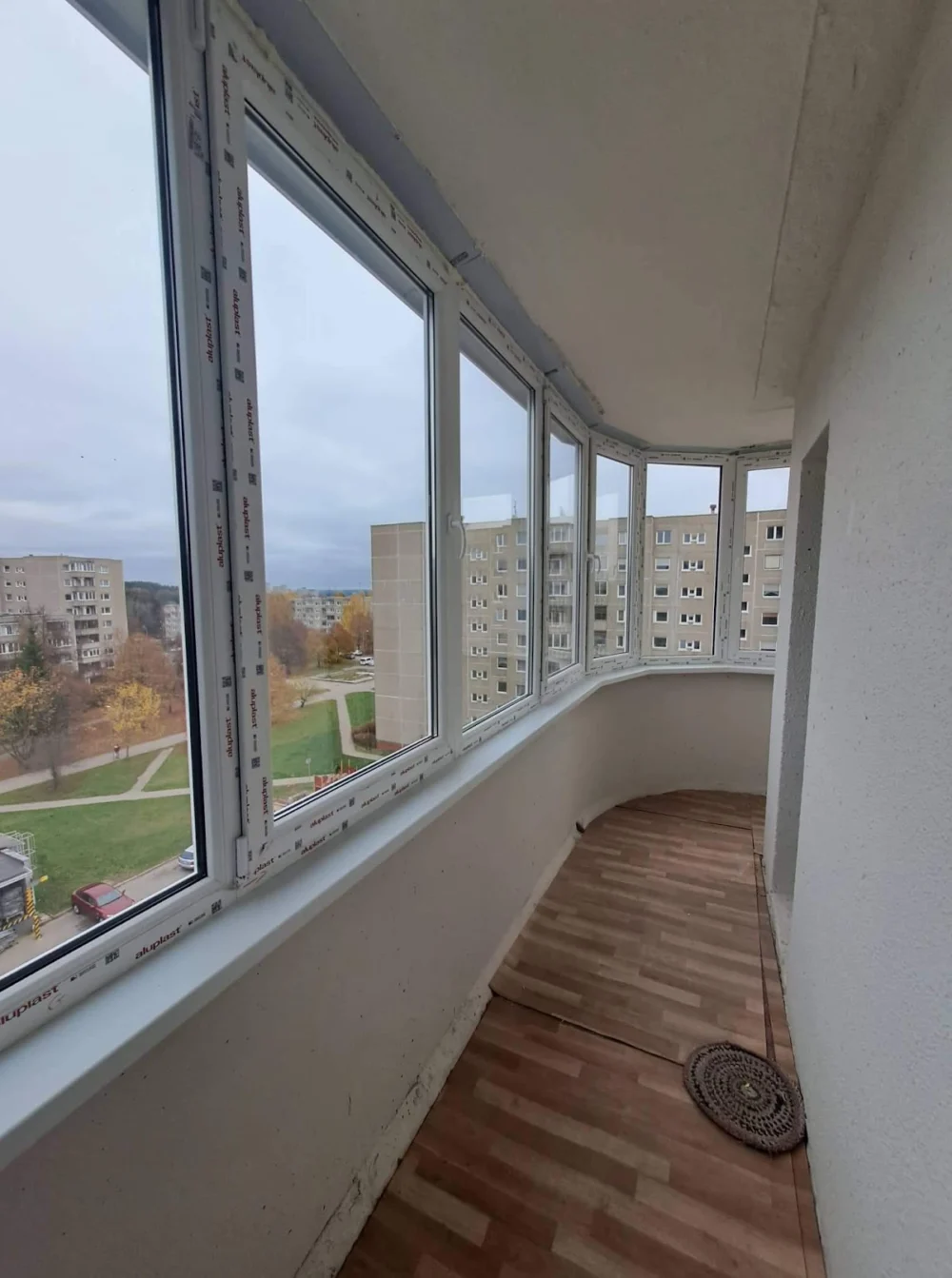 Balkonų stiklinimo centras, MB