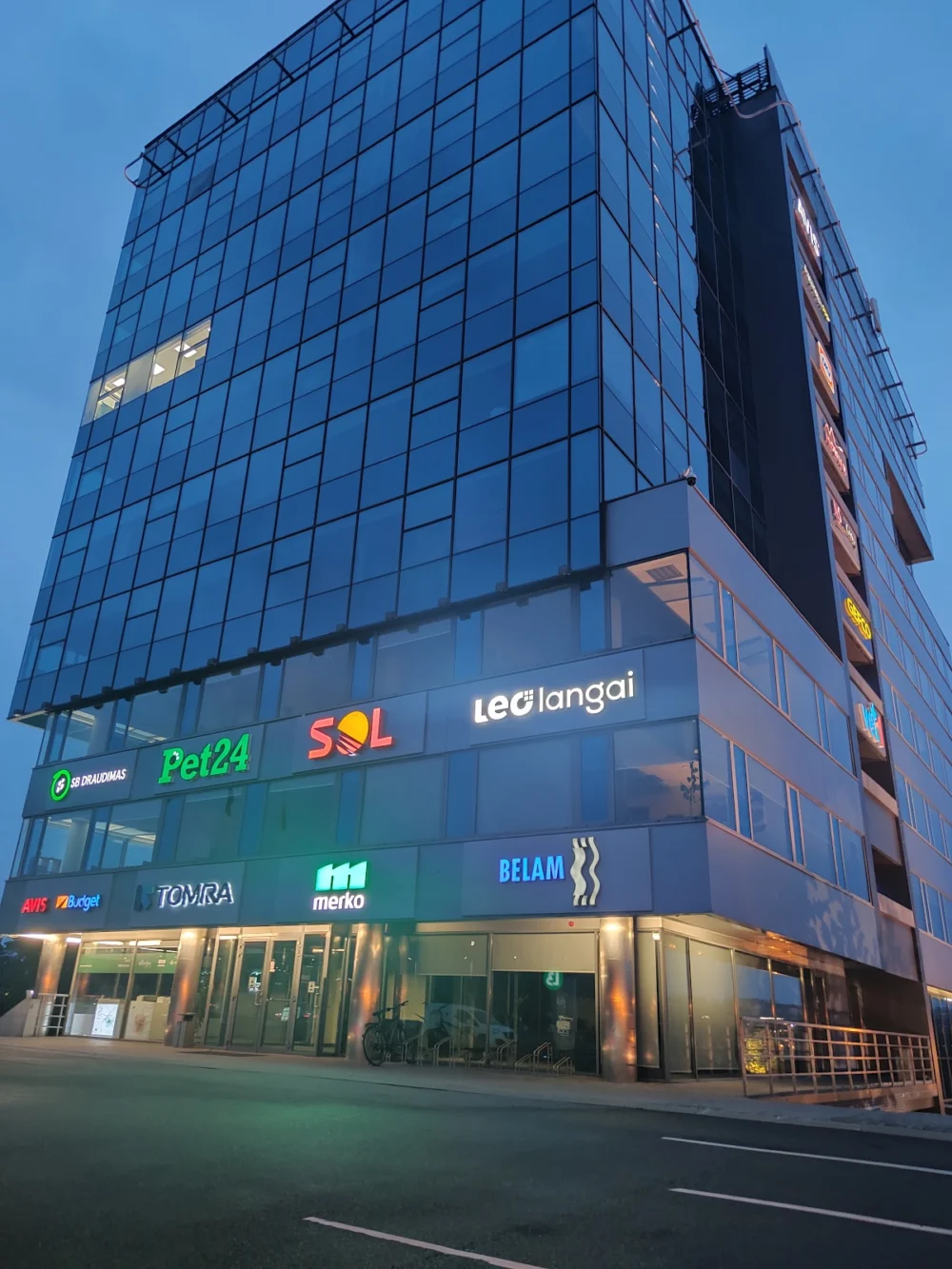 LEO langai