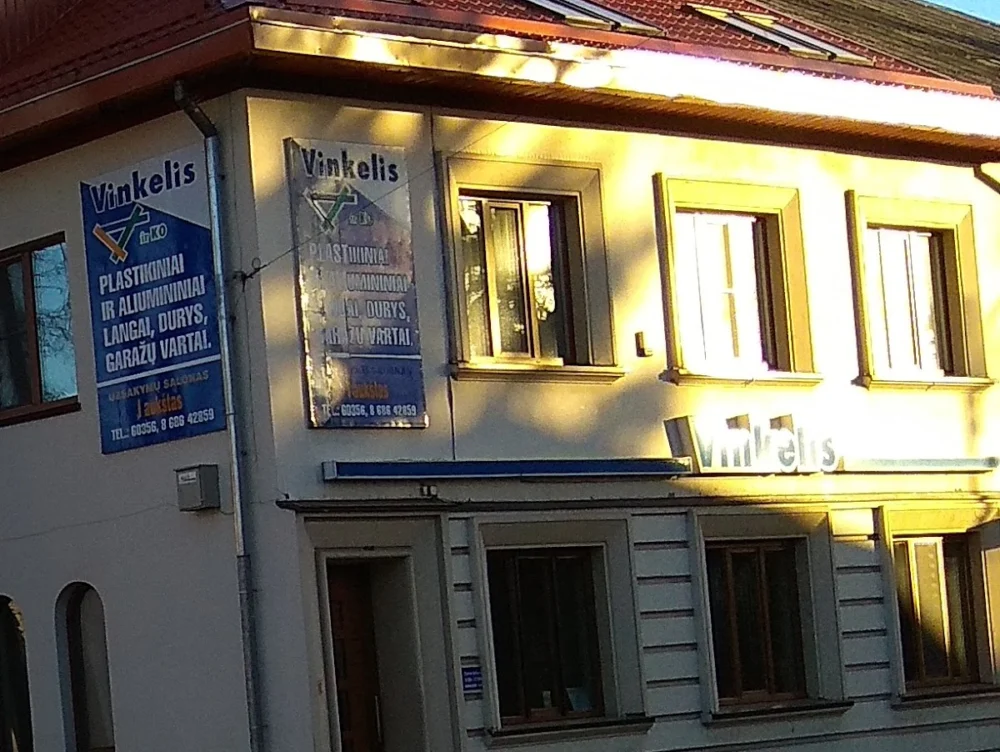 Vinkelis ir Ko, prekybos salonas
